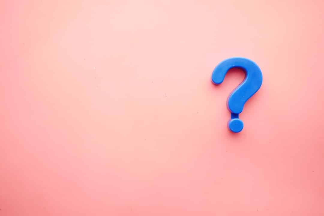 Photo by Towfiqu barbhuiya a blue question mark on a pink background